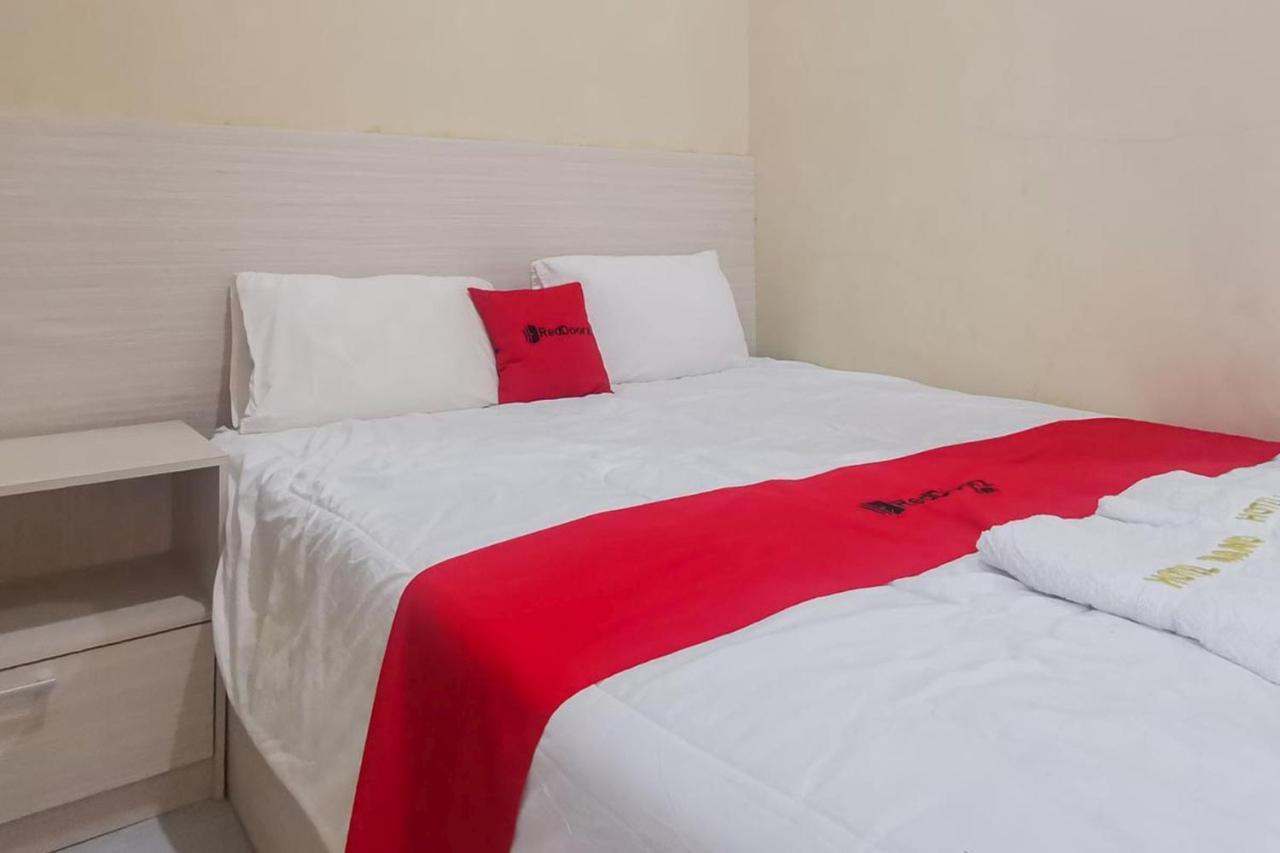Reddoorz Near Pantai Pancer Door Pacitan Hotel Luaran gambar
