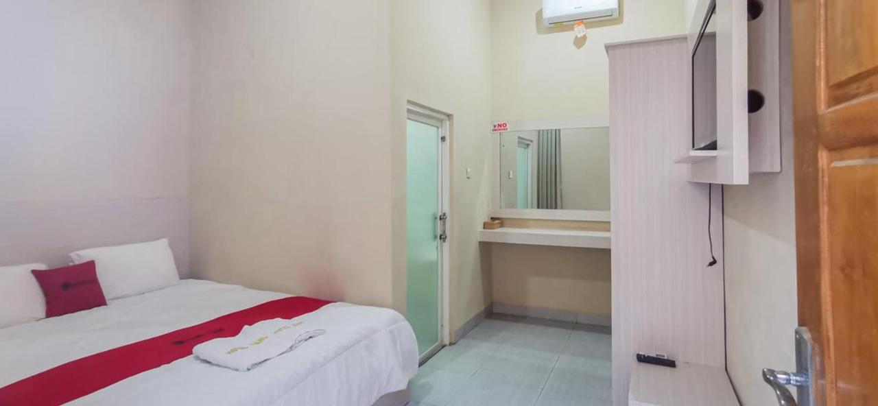 Reddoorz Near Pantai Pancer Door Pacitan Hotel Luaran gambar
