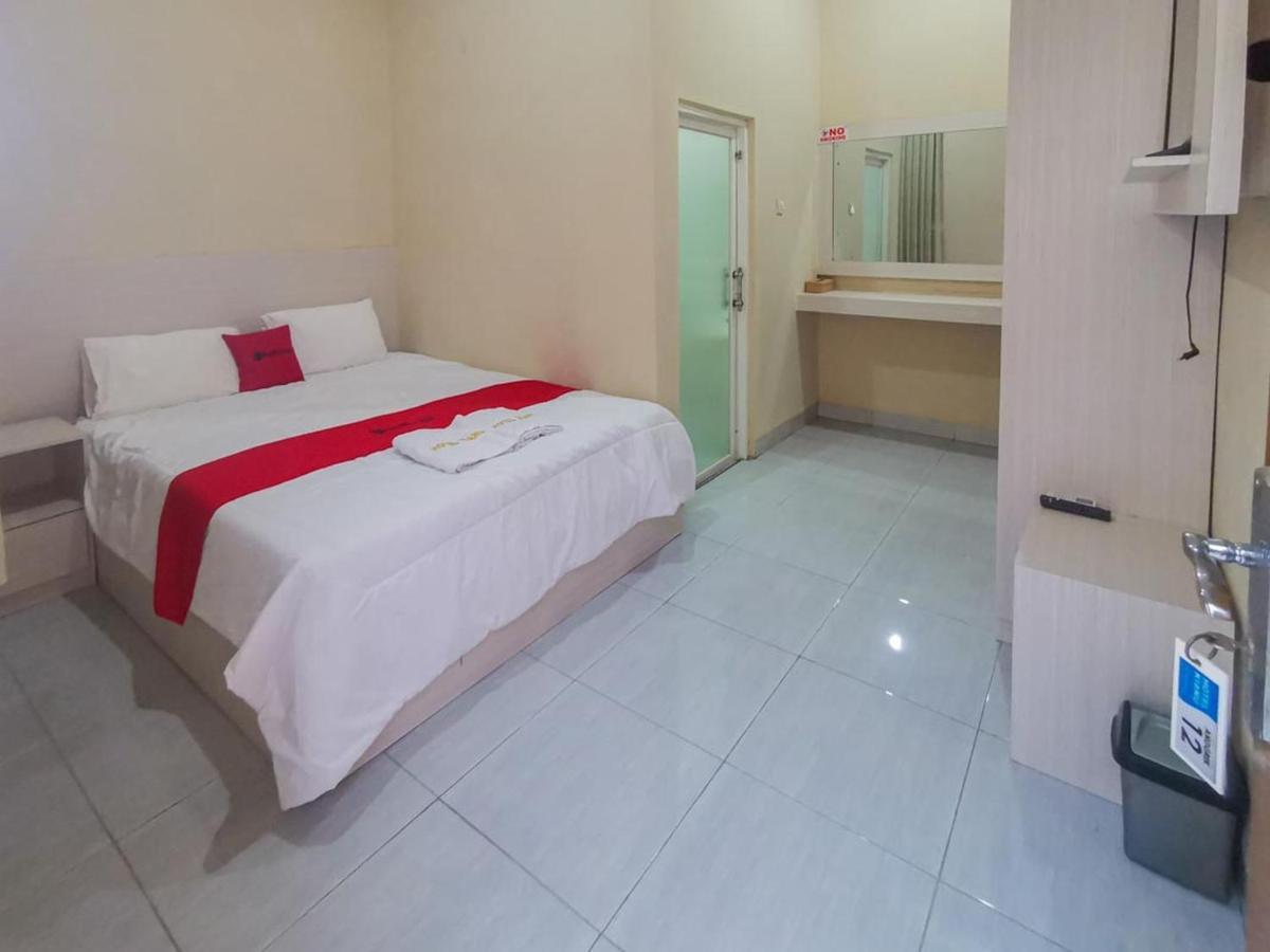 Reddoorz Near Pantai Pancer Door Pacitan Hotel Luaran gambar