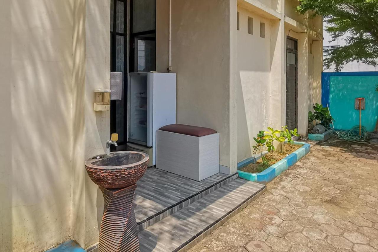 Reddoorz Near Pantai Pancer Door Pacitan Hotel Luaran gambar